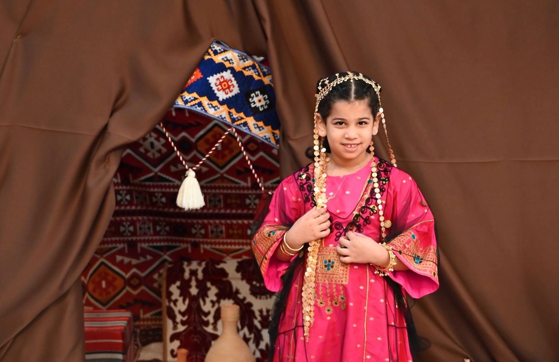 A girl wearing Saudi traditional clothes