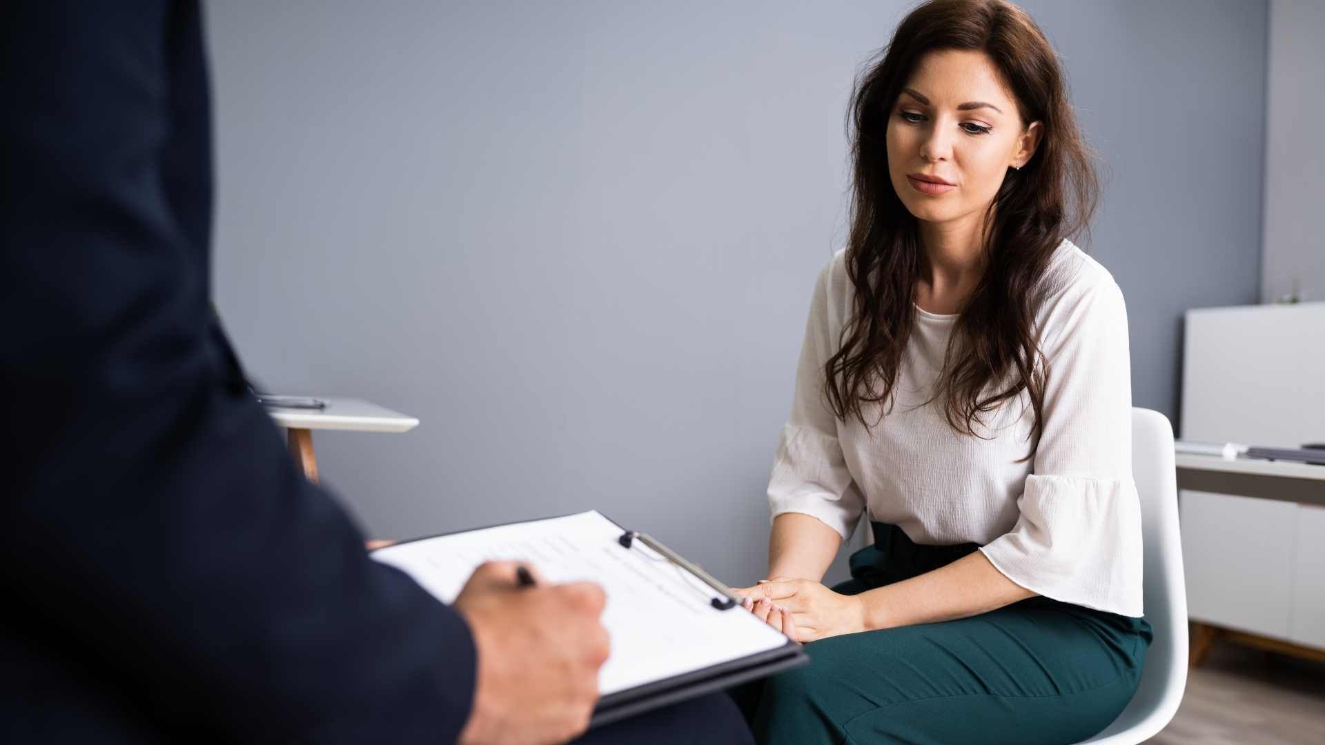 Woman speaking to a psychiatrist 