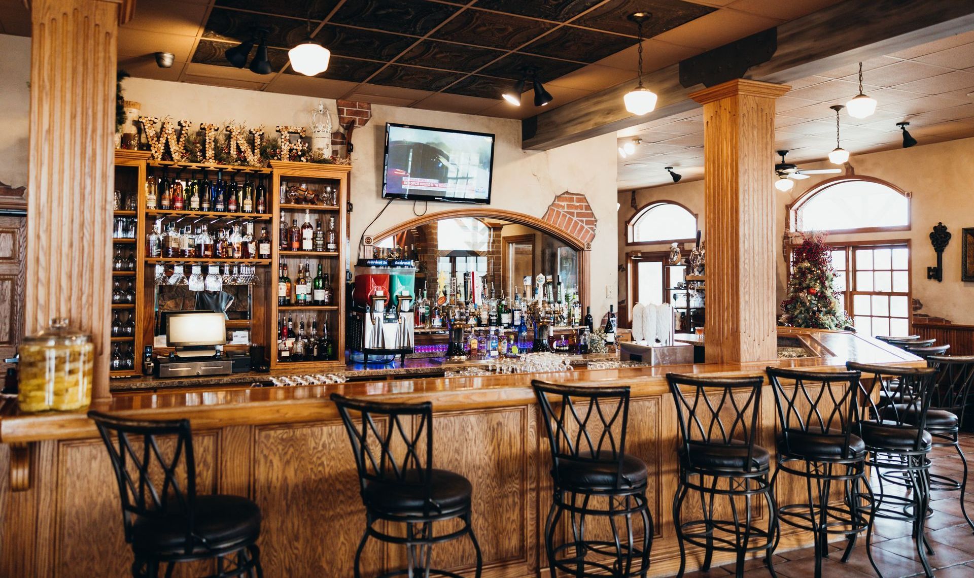 Visit the Bar at Canterbury Hill Winery & Restaurant in Holts Summit for Great Wine & Cocktails.