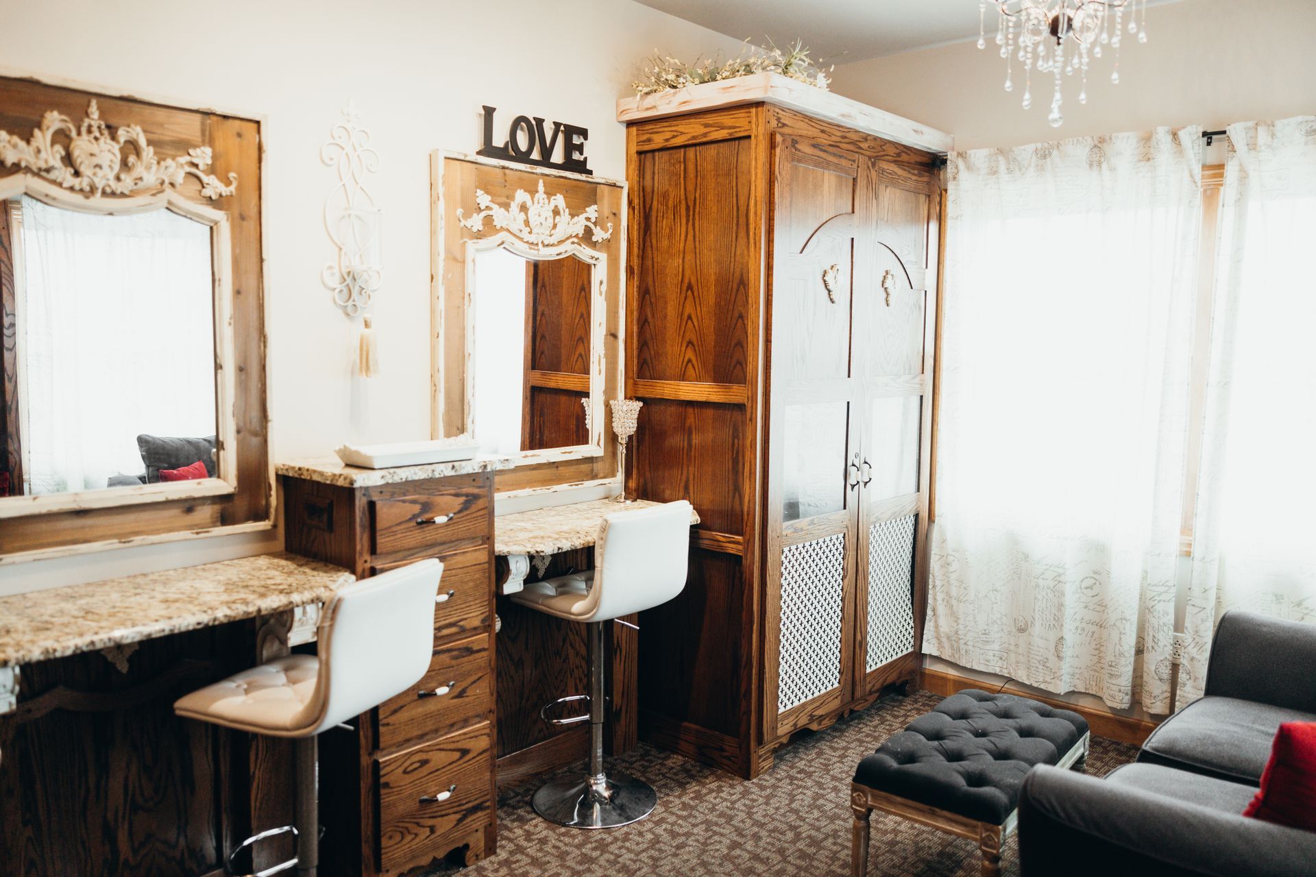 Secure Your Getting-Ready Spot for Your Wedding at the Hills Private Bridal Room.