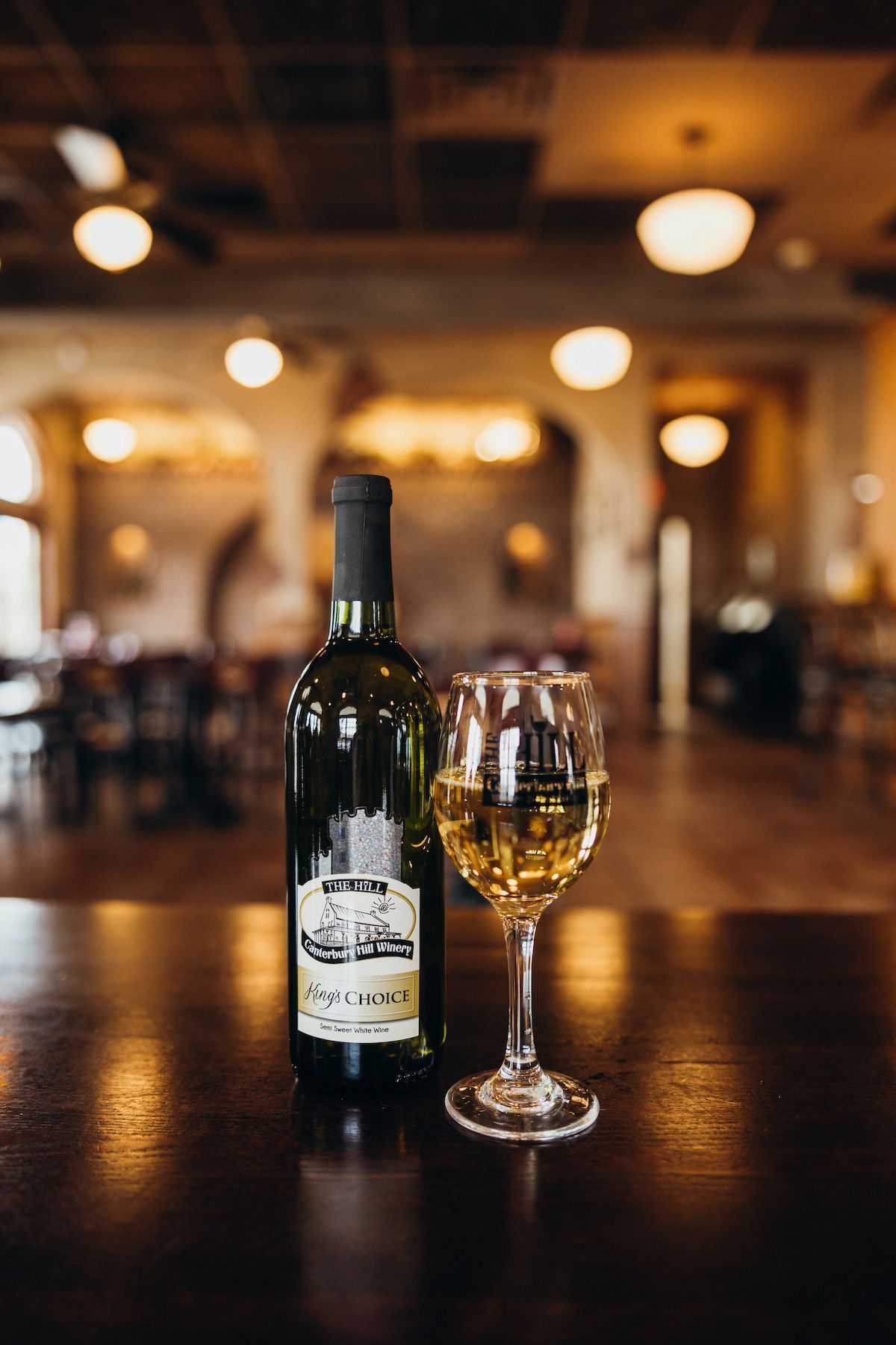 Kings Choice is a Sweet White Wine. Purchase Your Bottle or Case at the Hill in Holts Summit, MO.