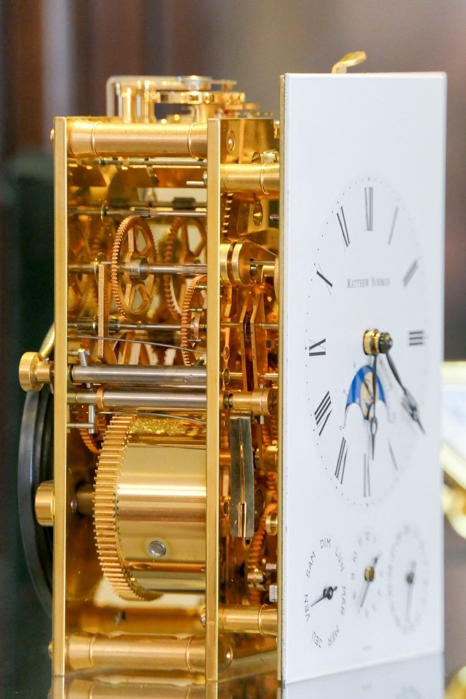 orologio con meccanismi a vista