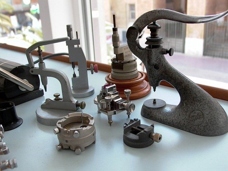 strumenti in ferro per orologeria