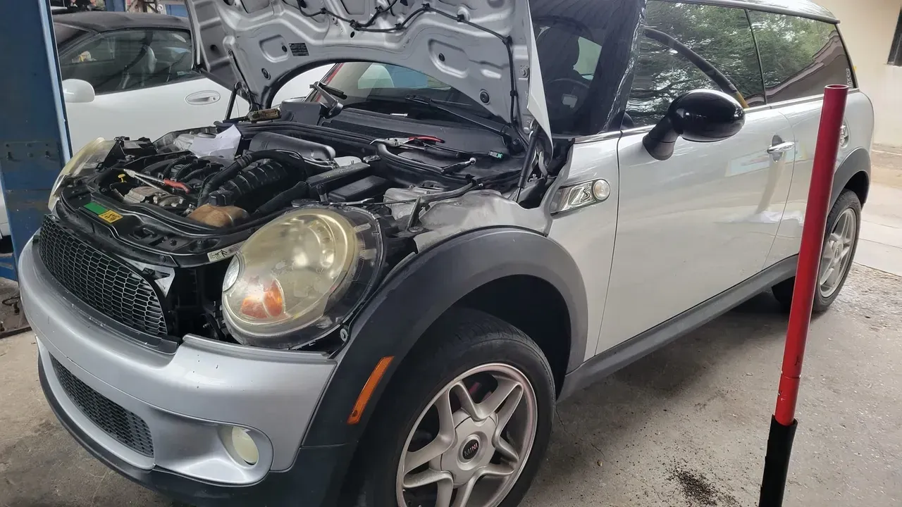 A car with an opened hood | Your Mechanic 813