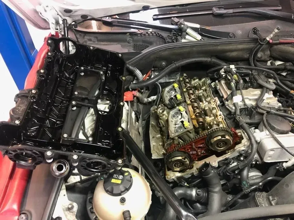 Engine repair of a vehicle | Your Mechanic 813