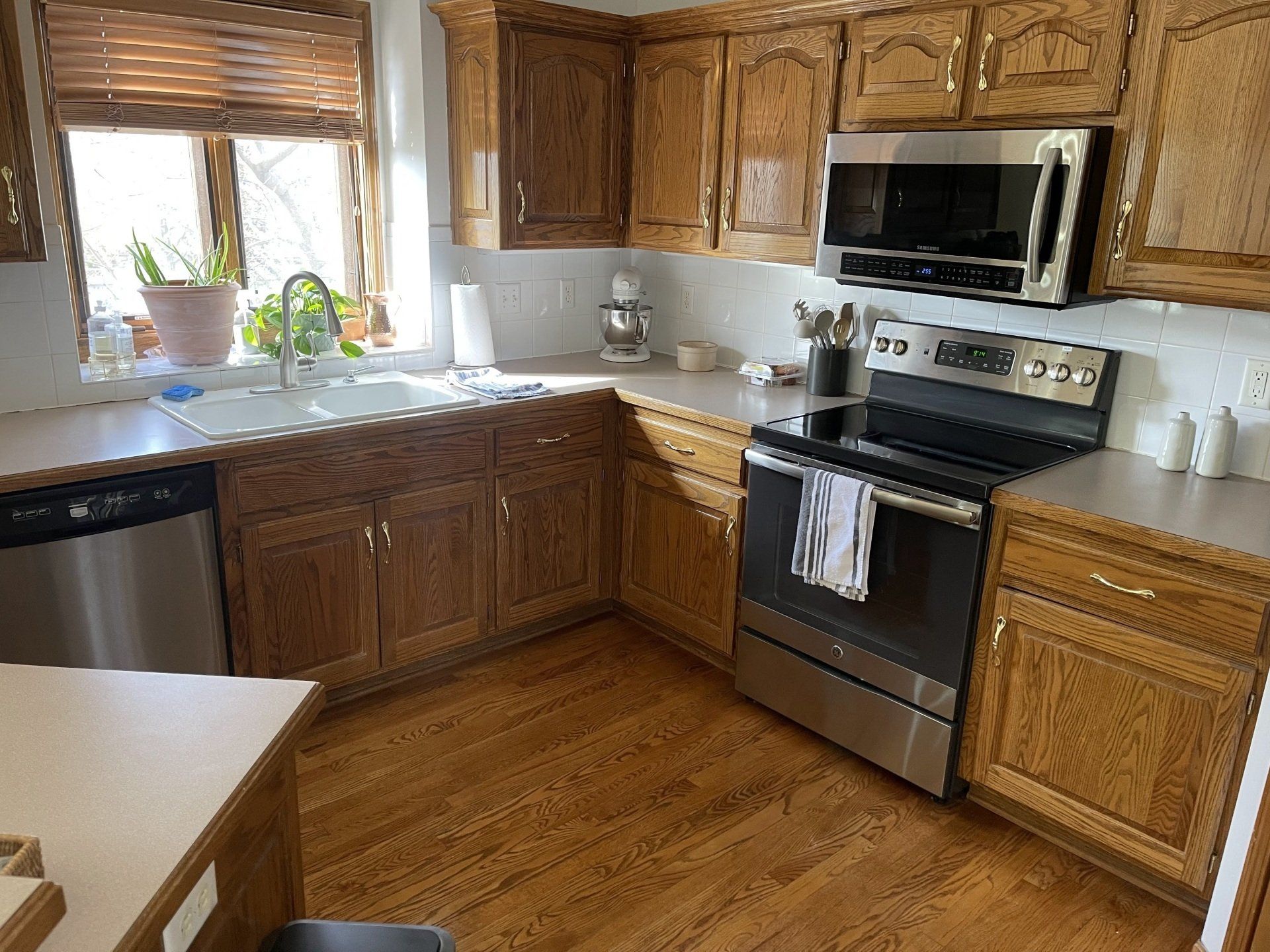 Client Kitchen Cleaned — Kansas City, MO — Cleaning Maids In and Out,Kansas City, MO — Cleaning Maids In and Out, deep cleaning, top to bottom, housekeeping, maid service, cleaning, clean, cleaners, cleaning company, laundry service, window washing, carpet cleaning, carpet shampooing,