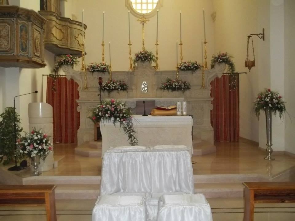 allestimento floreale in chiesa