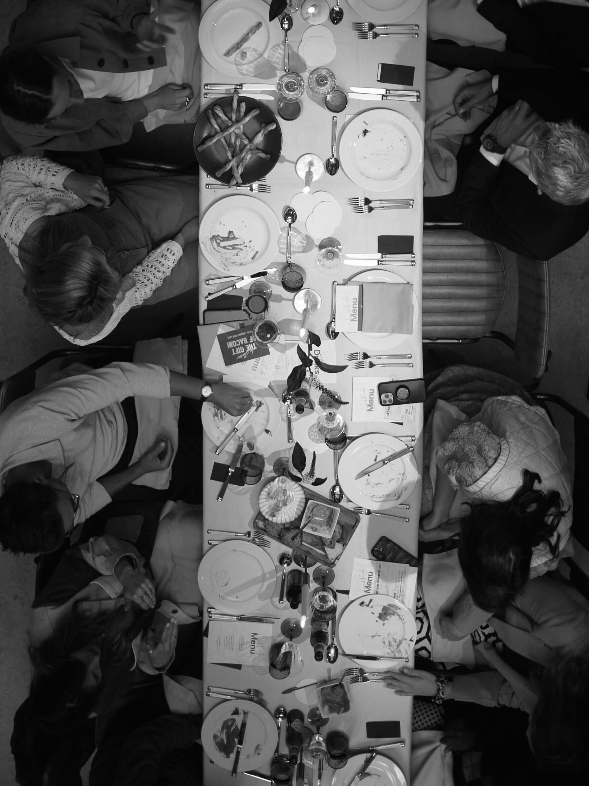 Pillars dinner table