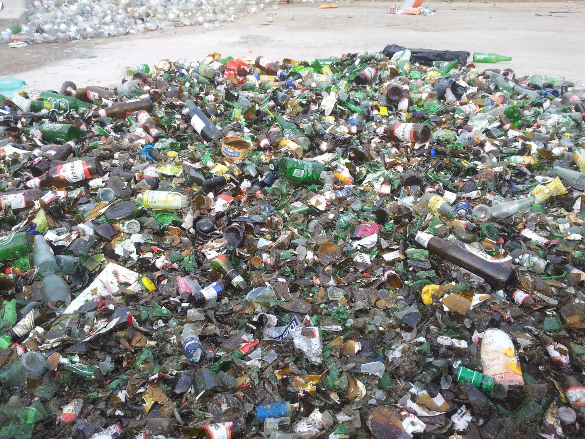 vetro e lattine per riciclo