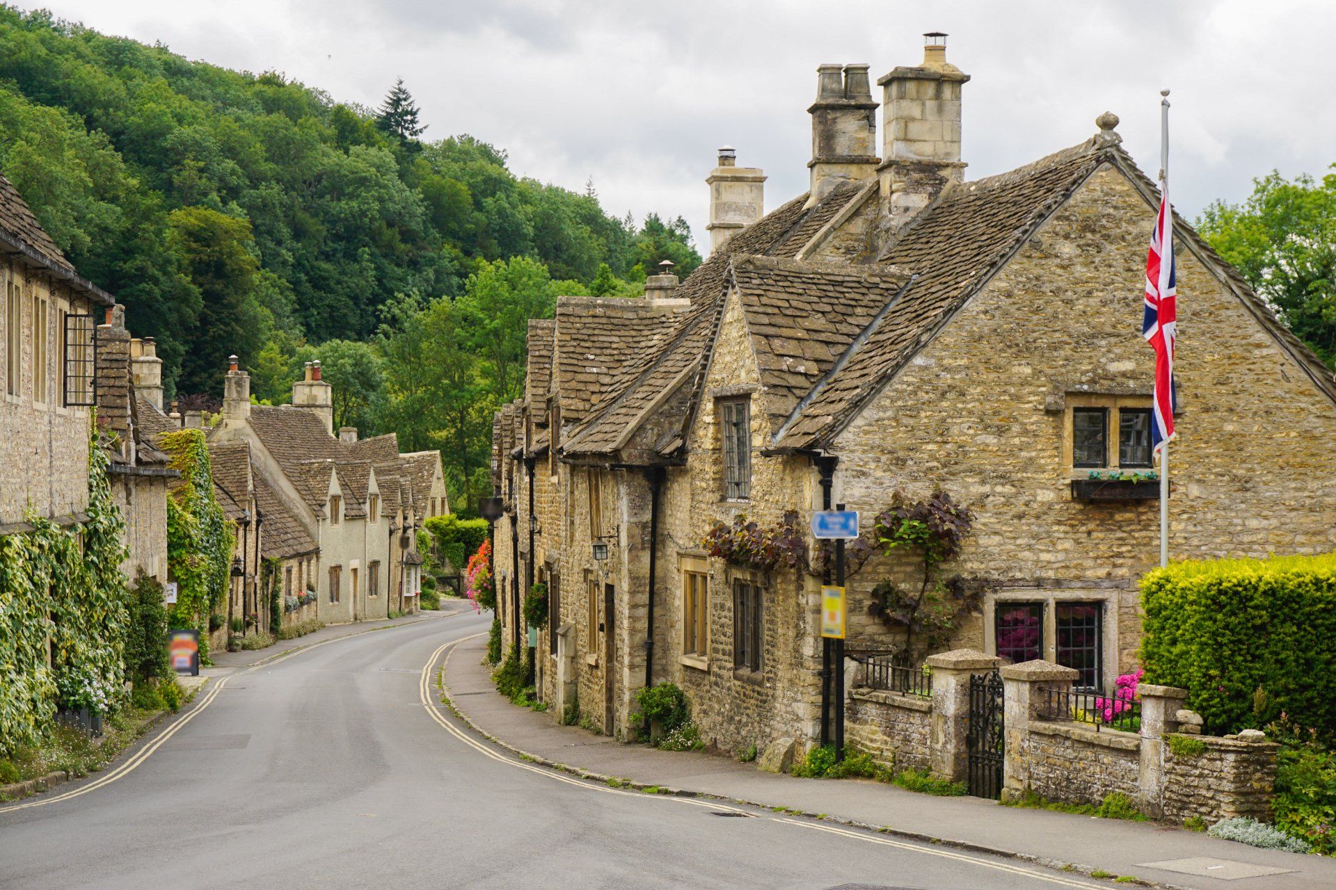 self guided walking tour england