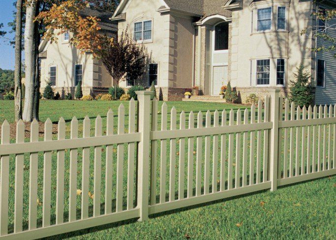 Vinyl Picket Fence | Maintenance-Free Vinyl Fencing