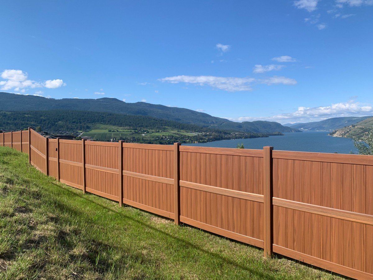vinyl / pvc privacy fence