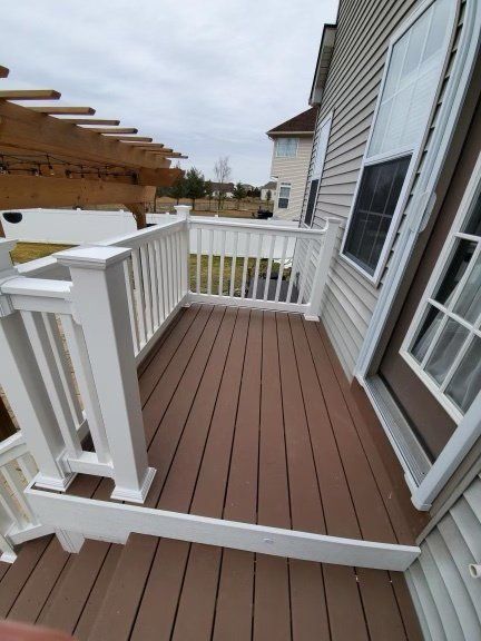 vinyl deck with vinyl railing
