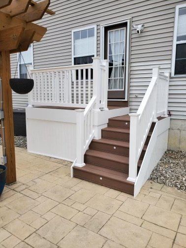 vinyl decking with vinyl stairs and vinyl railings