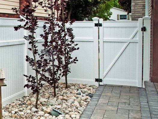 white vinyl / pvc fence