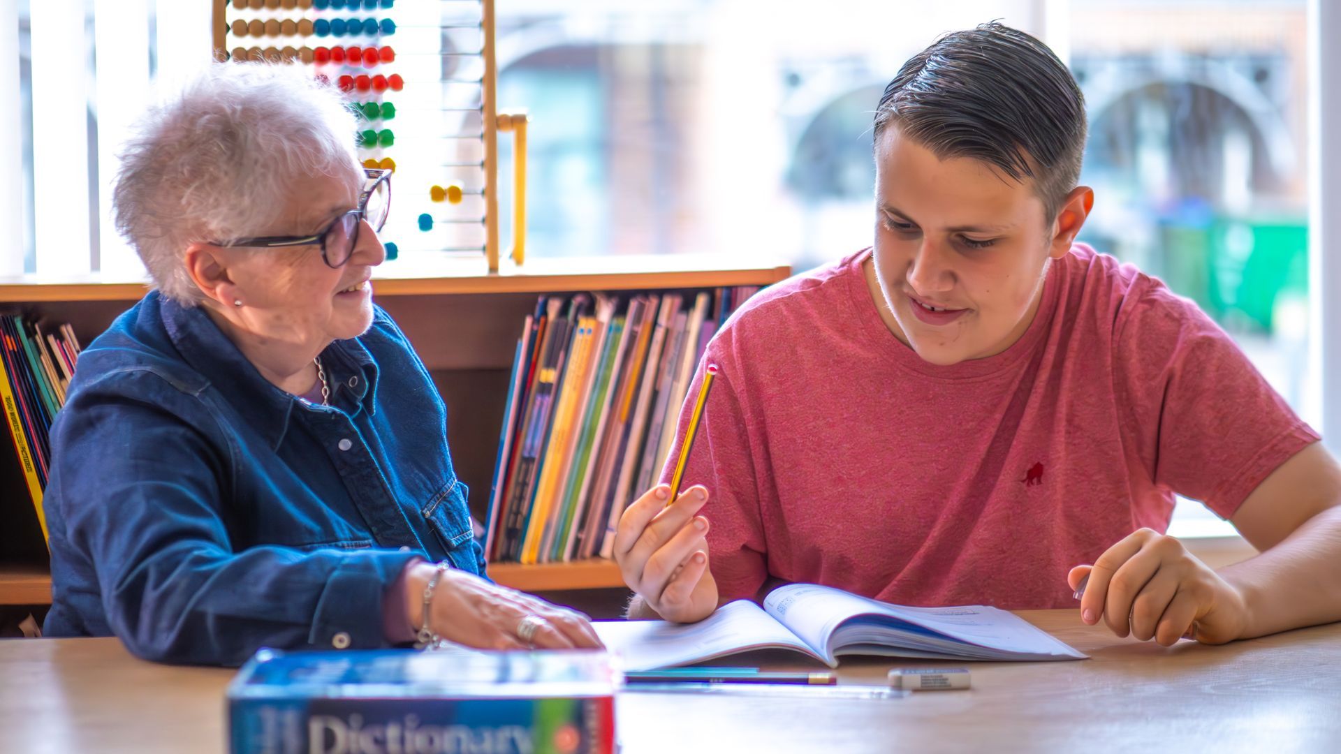 tutor with student 