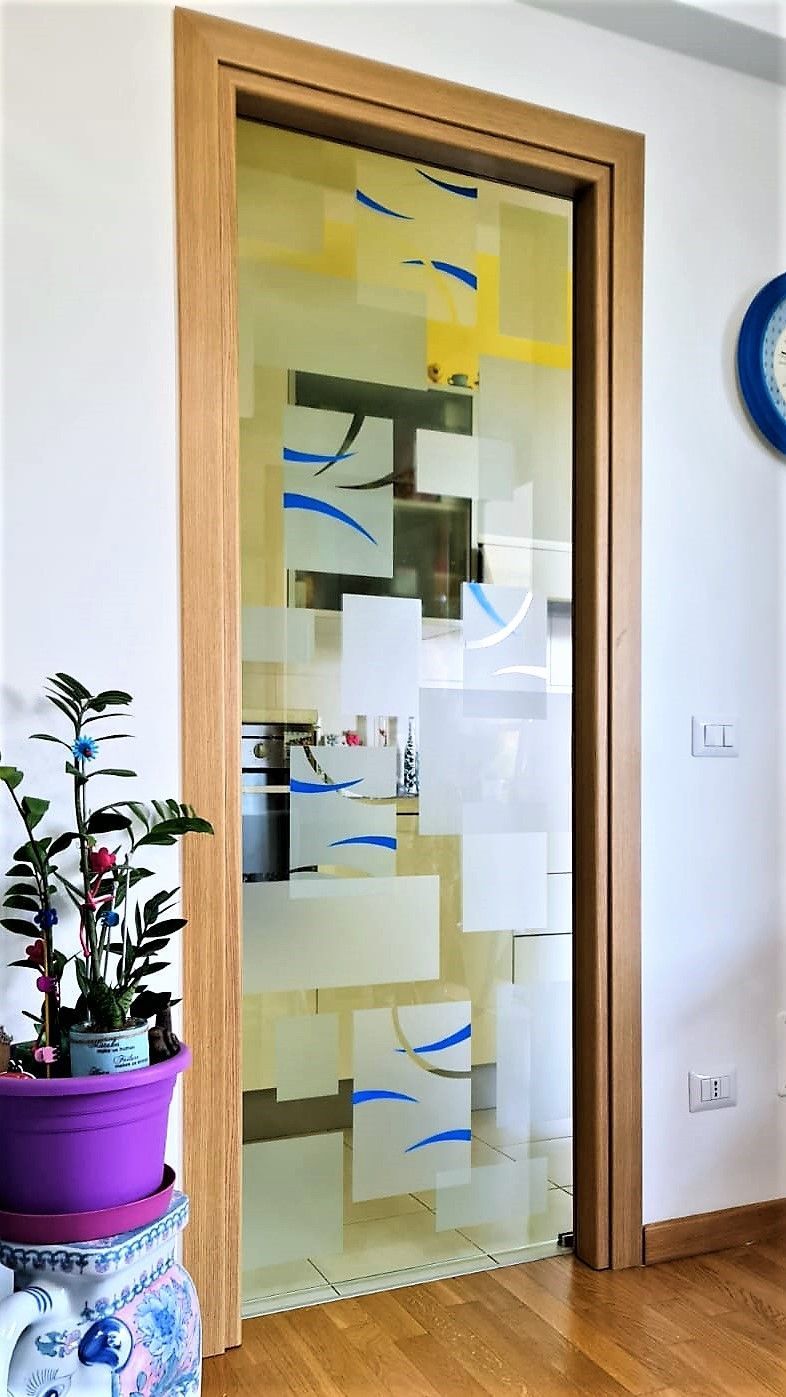 decorazione su porte di vetro a Roma