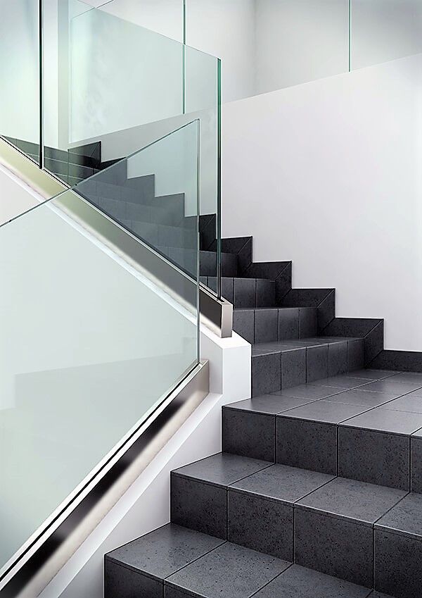 balaustre in vetro per scale a Roma