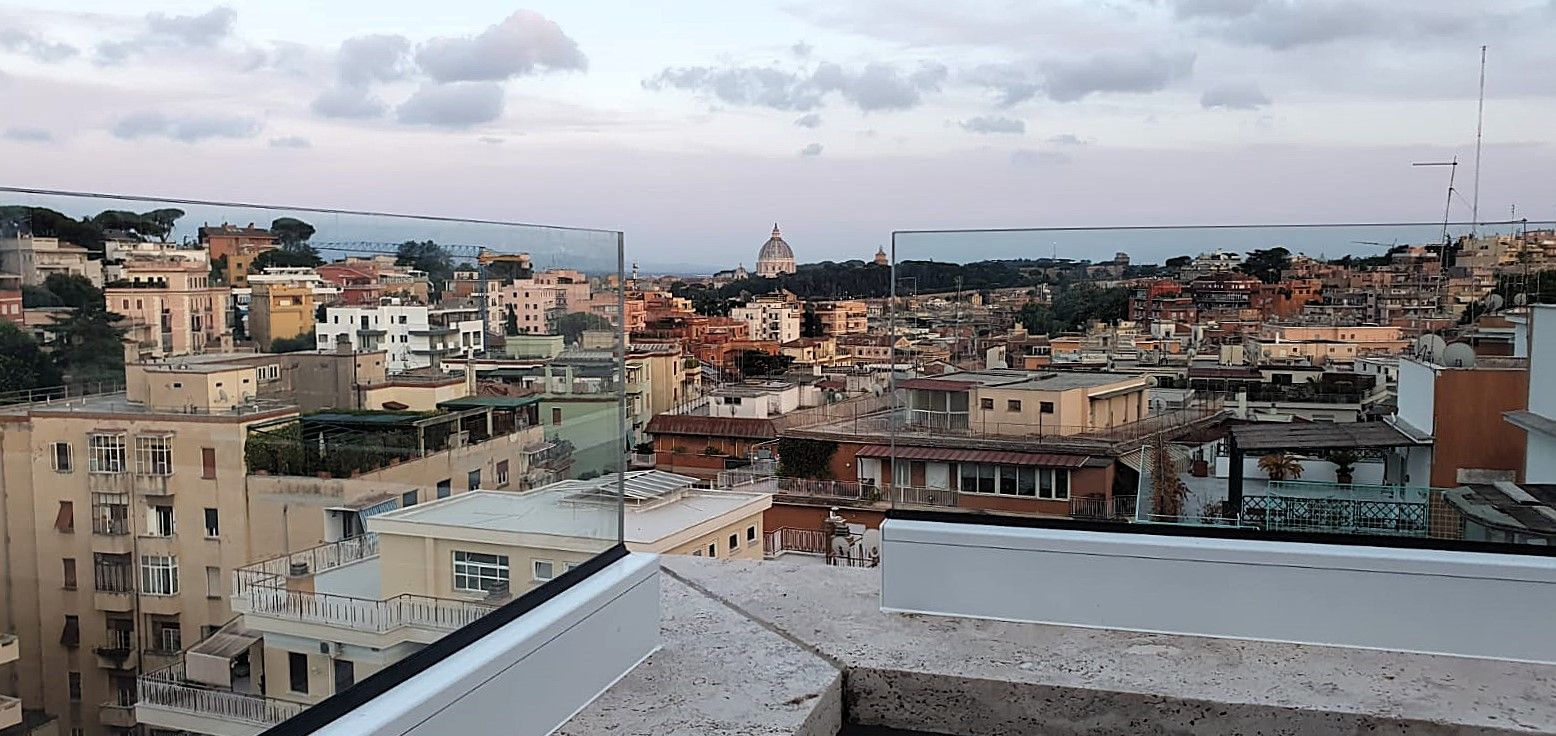balaustre in vetro per terrazzo a Roma