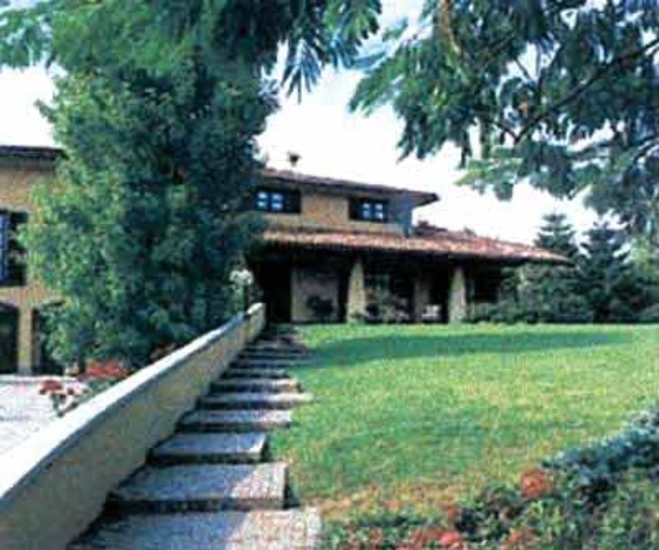 giardino con vialetto in pietra