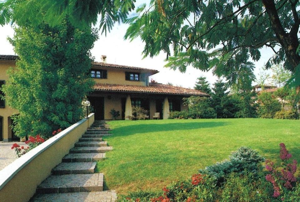 giardino finito con sentiero in pietre