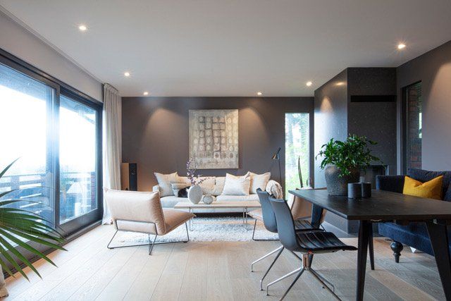 Moderne stue med grå vegger