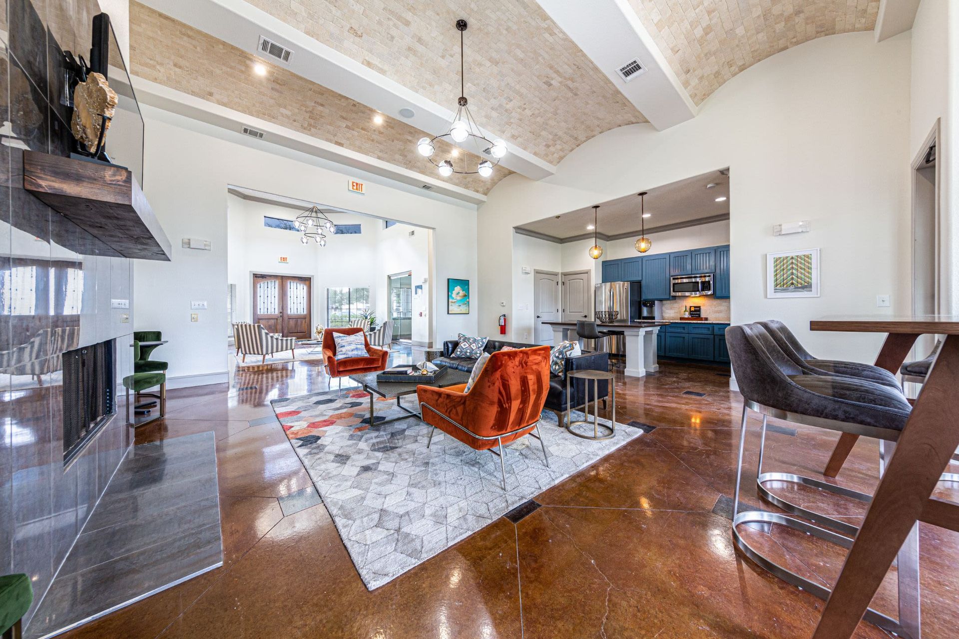 A living room filled with furniture and a fireplace at Marquis Grand Lakes in Richmond, TX.