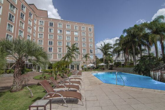Hotel Deville Porto Alegre Área de Lazer Piscina