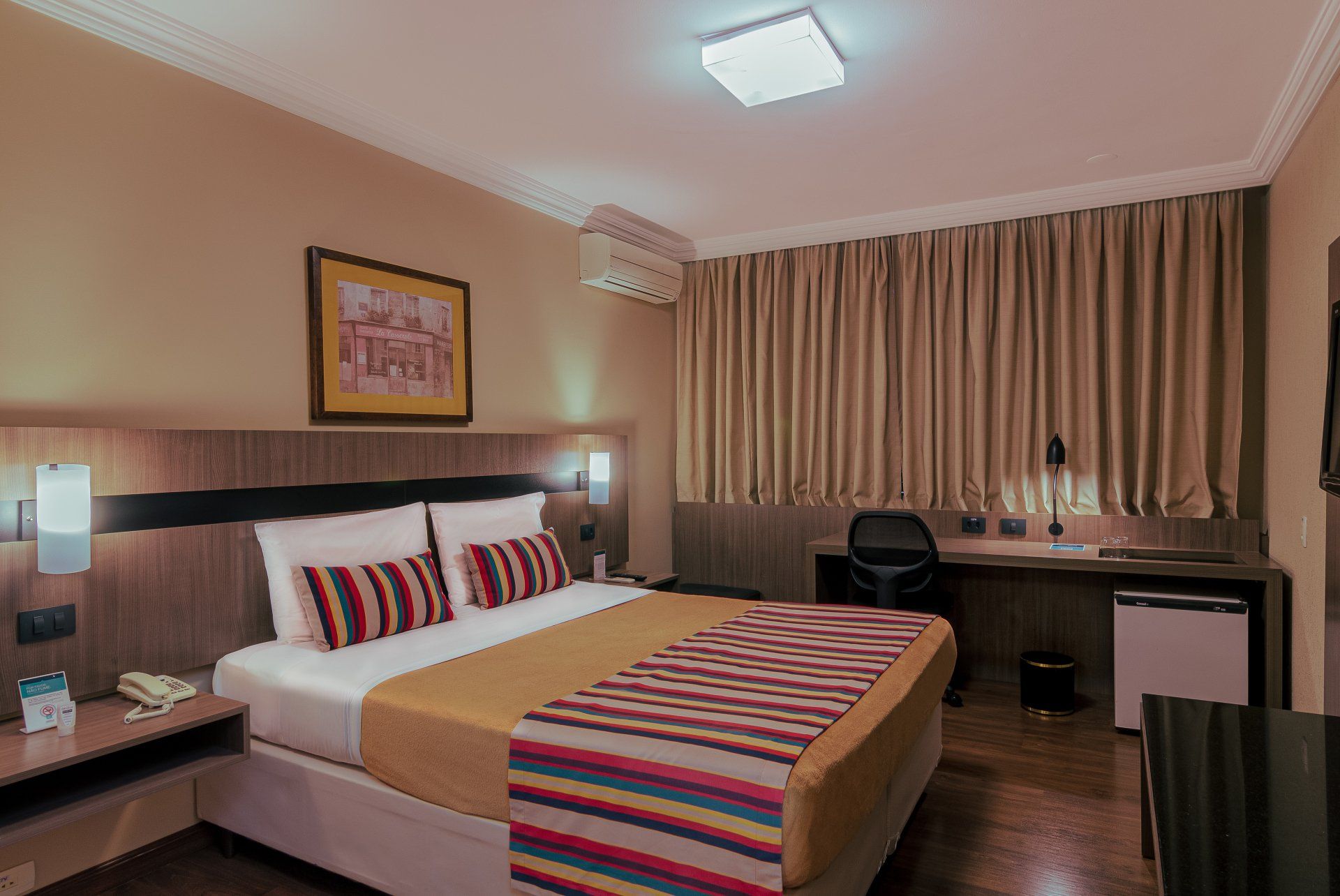 Acomodação Superior 1 cama casal Hotel Deville Express Cascavel