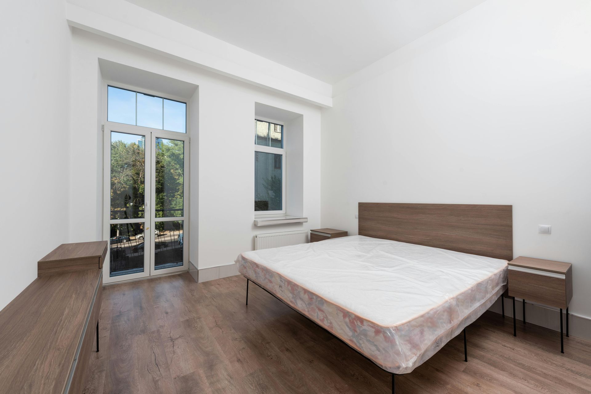 A man in a protective suit is sitting at a table in a clean room.