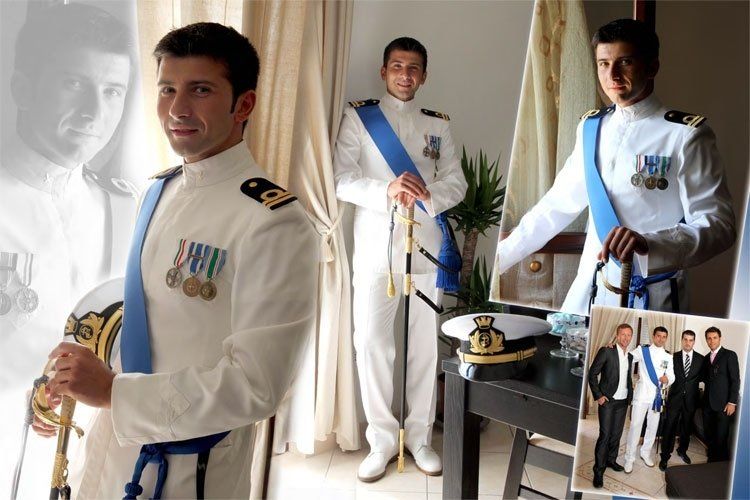 Fotografia di uomo in uniforme per cerimonia