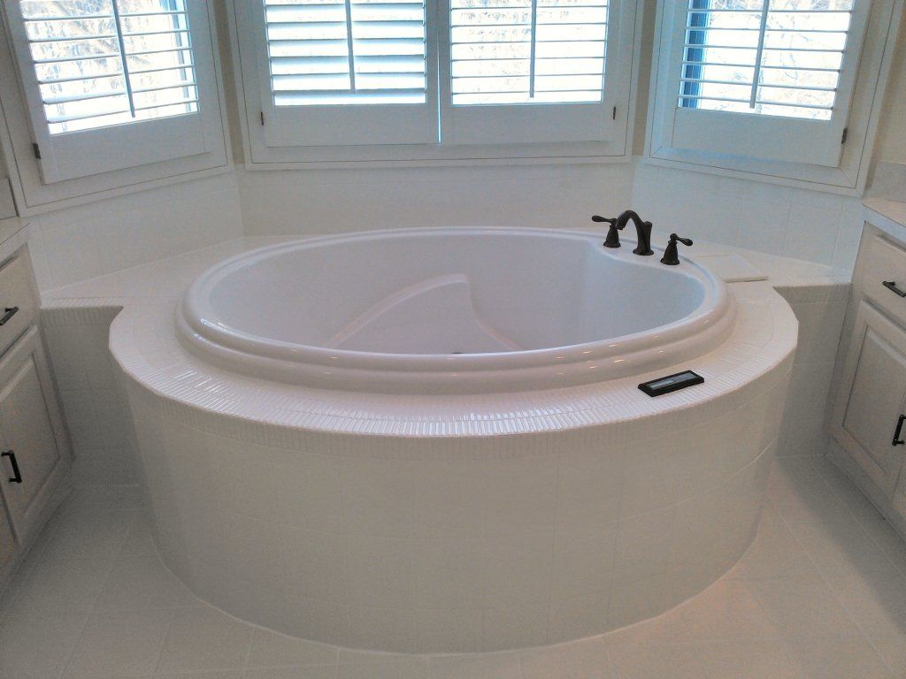image-192833-jacuzzi tub tile.w640.JPG?1433015572941 image-192833-jacuzzi tub tile.w640.JPG?1433015572941