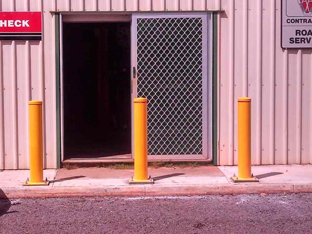 Yellow poles 3 — Gates Darwin in Pinelands, NT