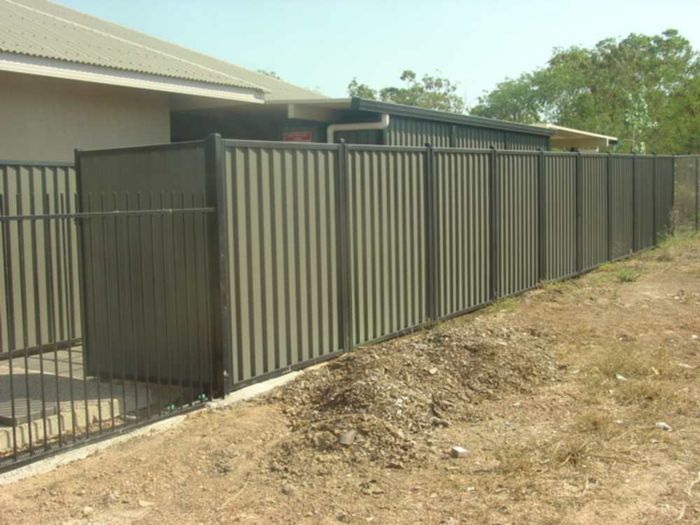 Containers — Gates Darwin in Pinelands, NT