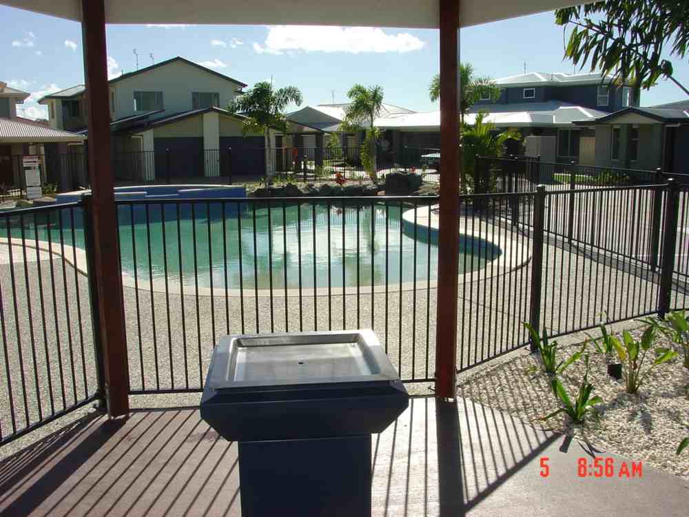 Swimming pool — Gates Darwin in Pinelands, NT