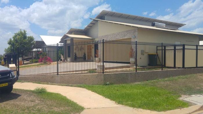 Fenced home — Gates Darwin in Pinelands, NT