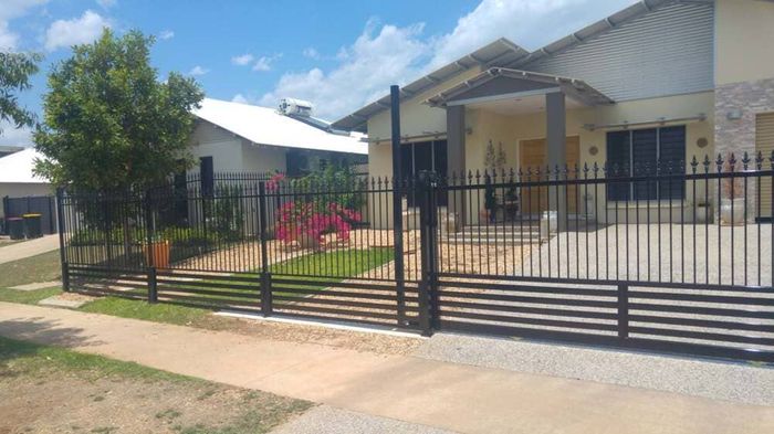 Home fences and slat — Gates Darwin in Pinelands, NT