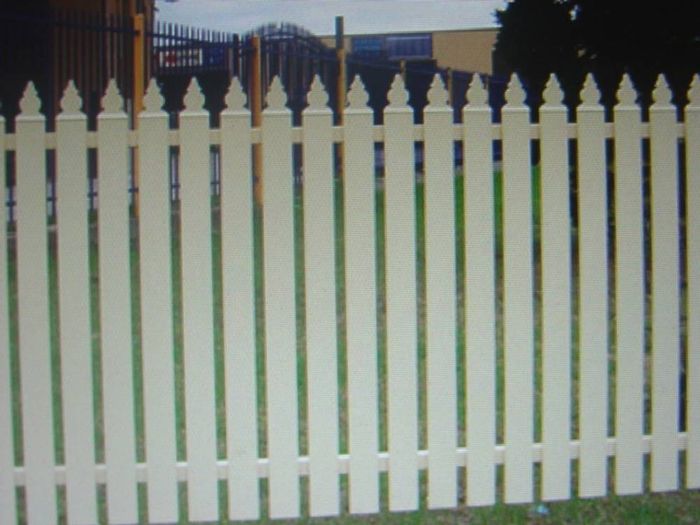 Steel fence — Gates Darwin in Pinelands, NT