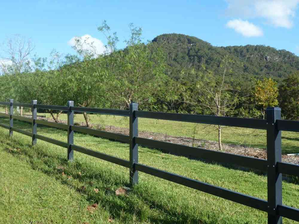 Green road — Gates Darwin in Pinelands, NT