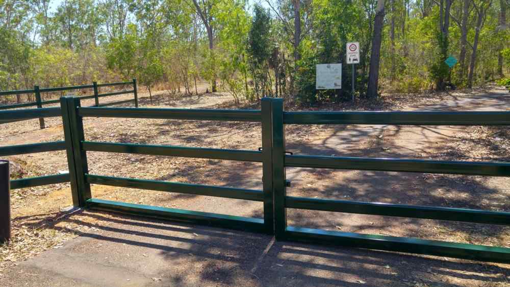 Black fence — Gates Darwin in Pinelands, NT