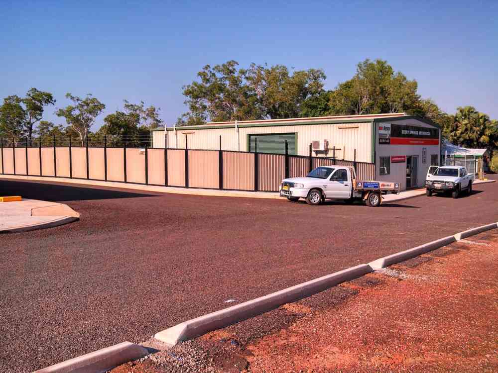 Guard fencing — Gates Darwin in Pinelands, NT