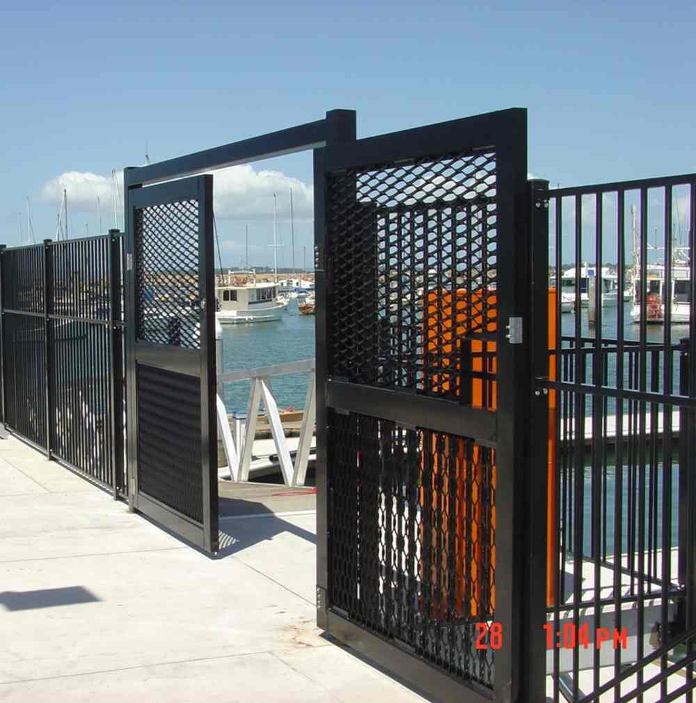 Gate fence — Gates Darwin in Pinelands, NT