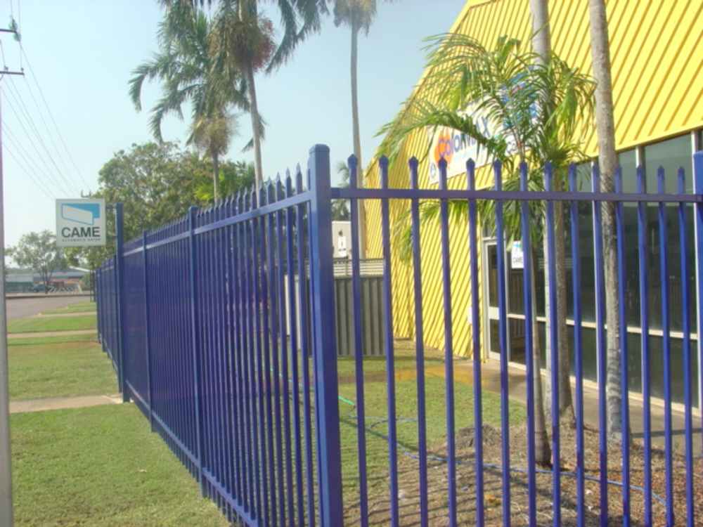 Blue fencing — Gates Darwin in Pinelands, NT