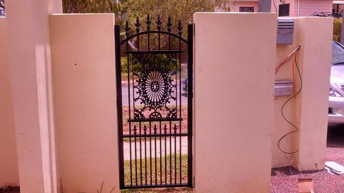 Black fence small — Gates Darwin in Pinelands, NT