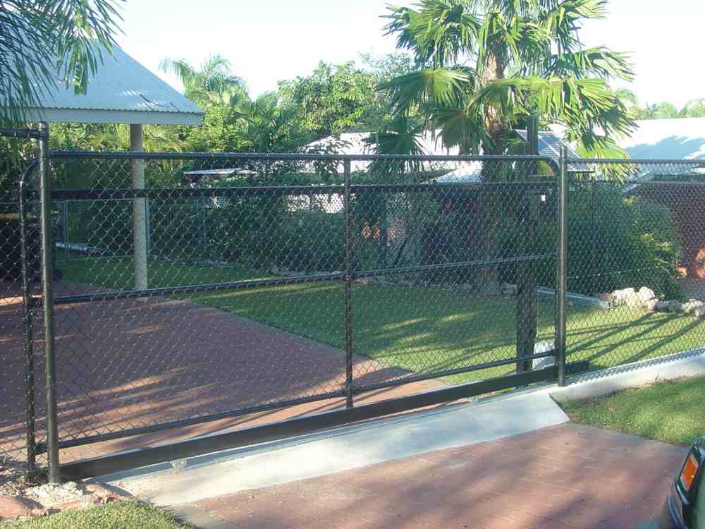 Black wired fence — Gates Darwin in Pinelands, NT