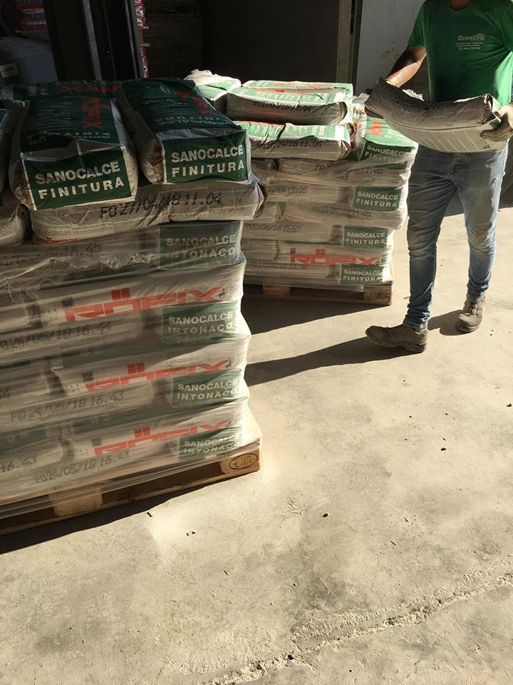 Calce di finitura in magazzino