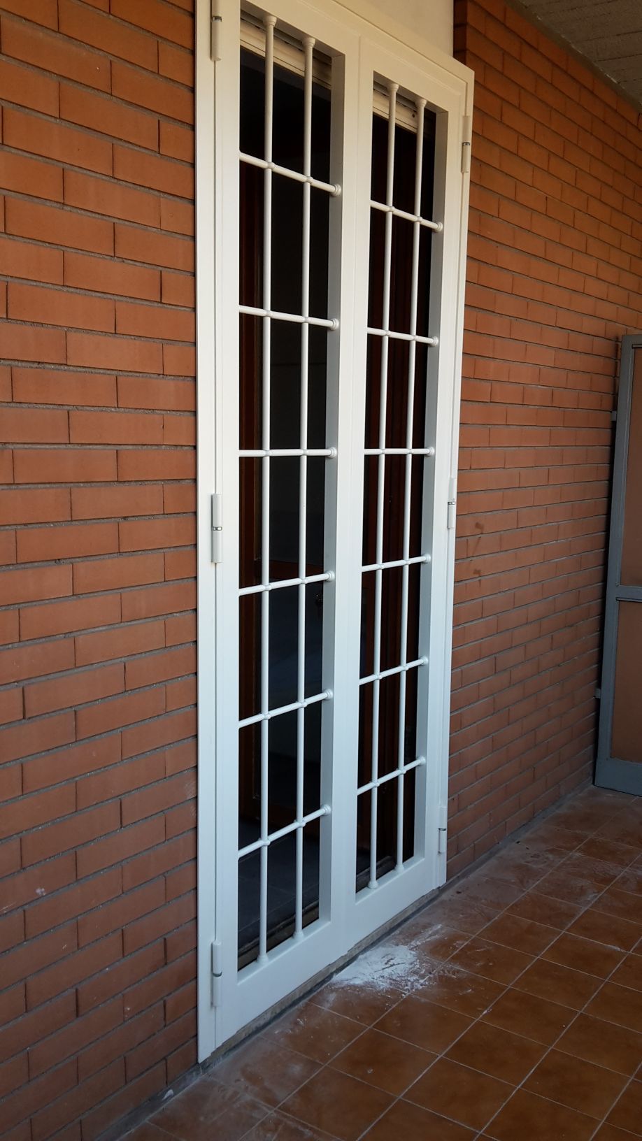 grata di sicurezza bianca