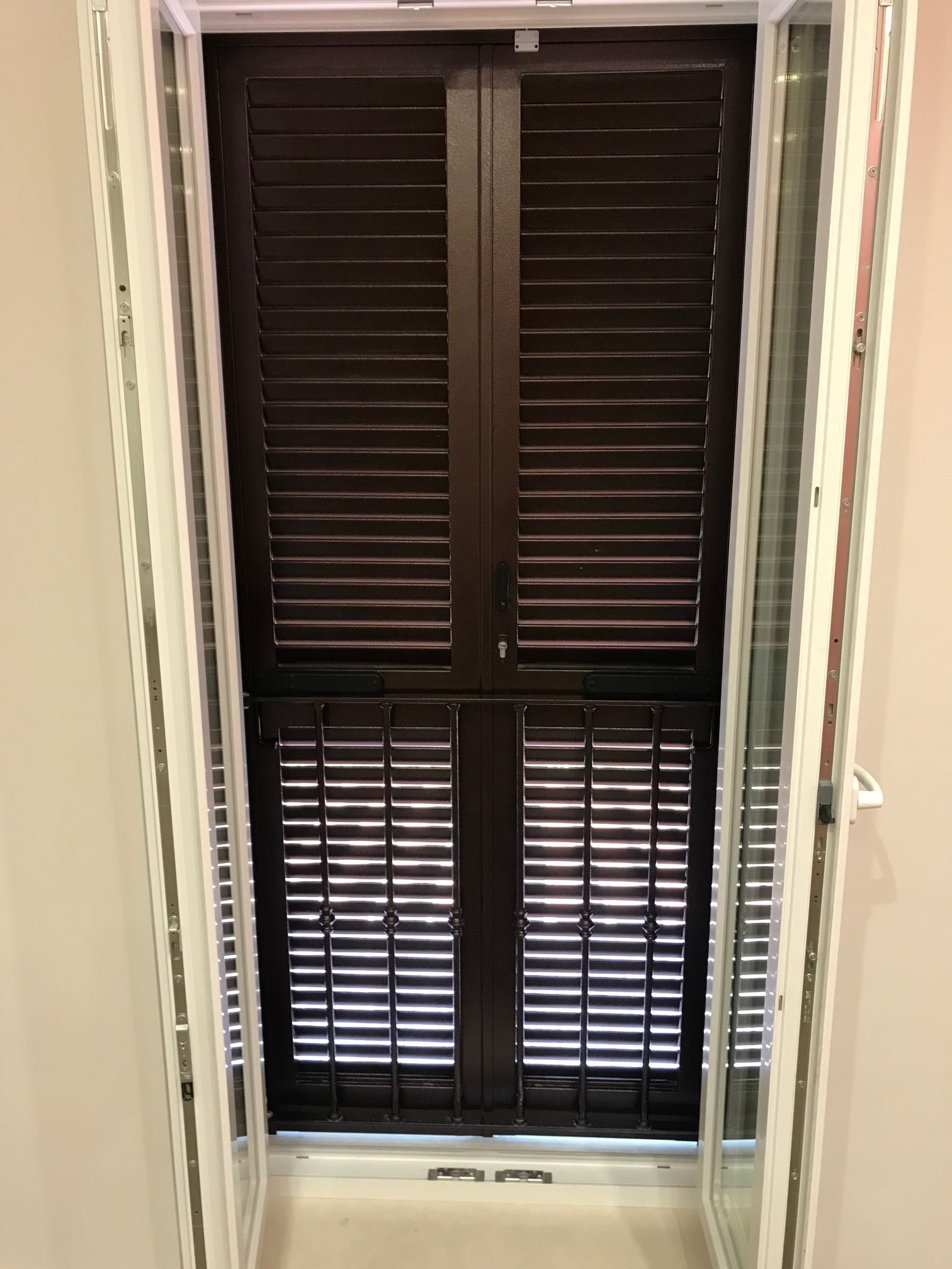 persiana in ferro con frangisole