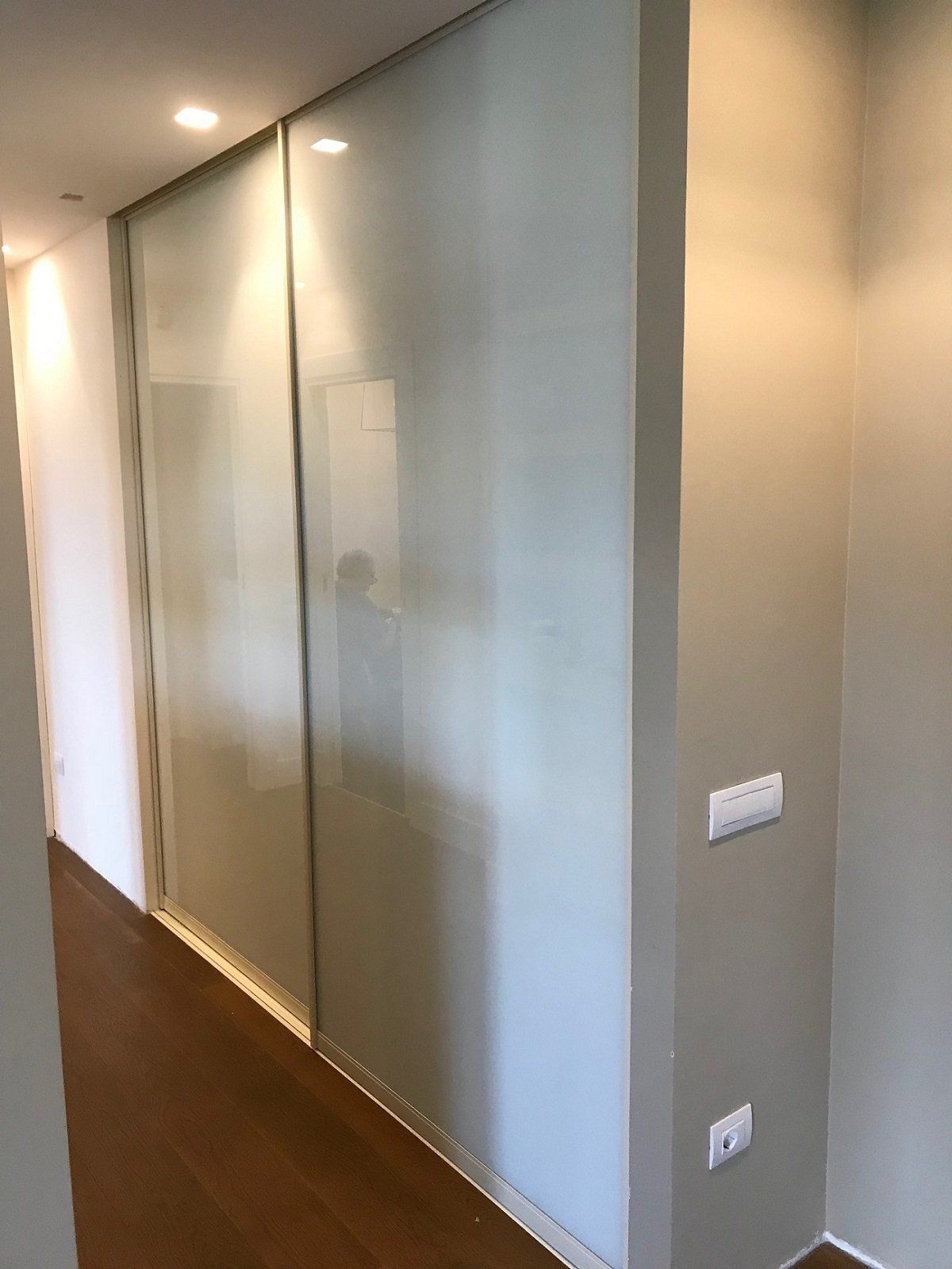 armadio cabina per camera moderna