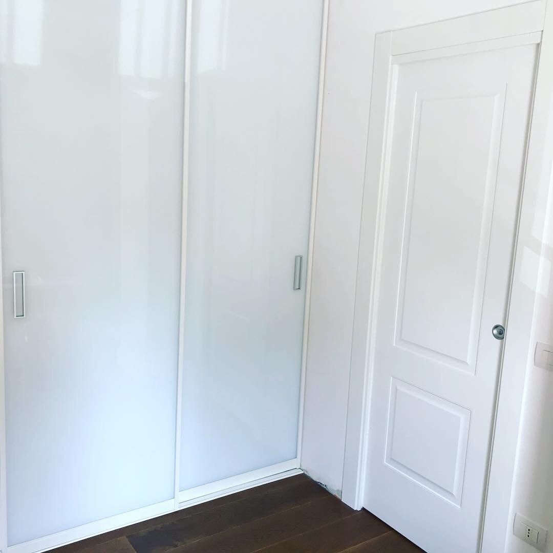 armadio cabina con ante lucide scorrevoli